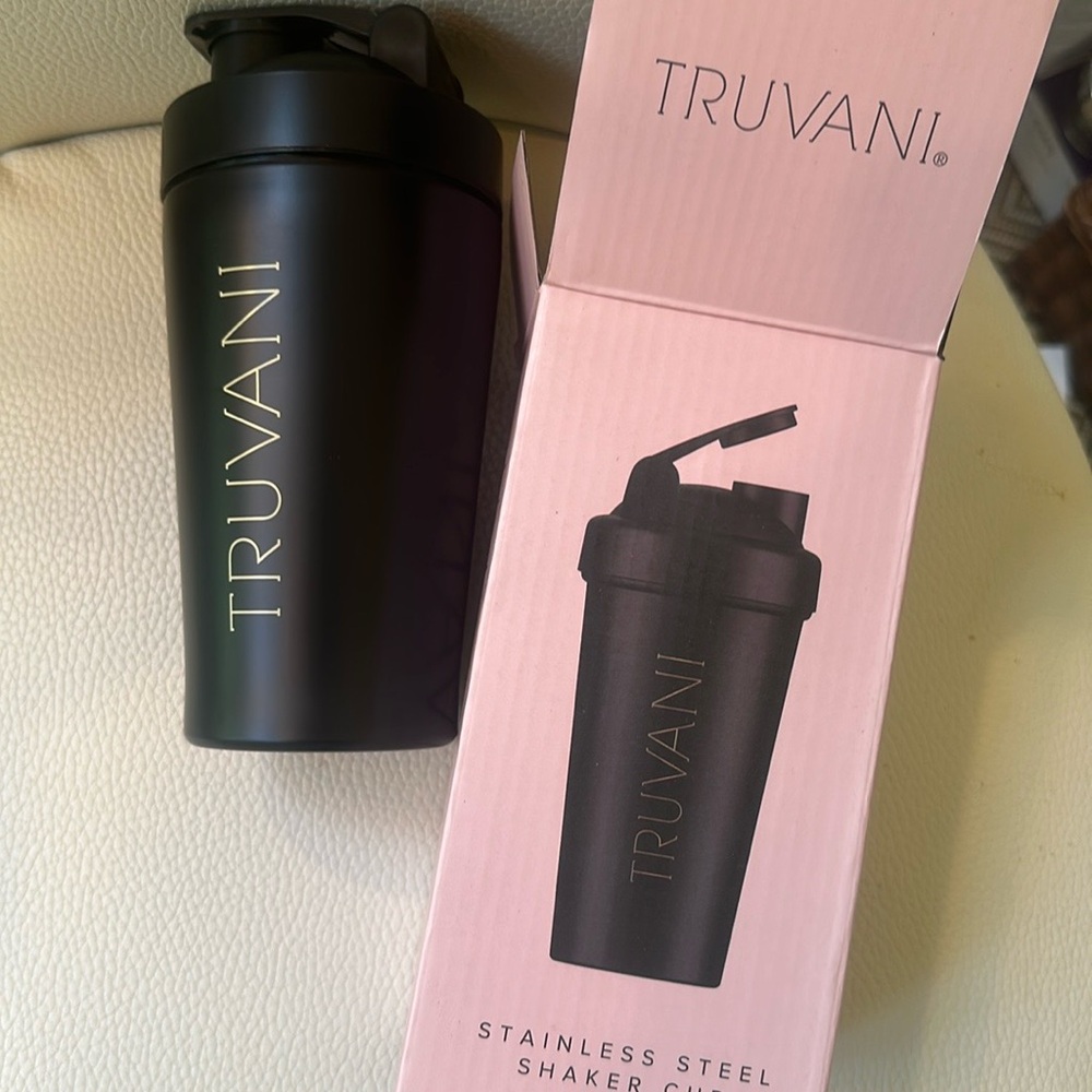 TRUVANI NWT Stainless Steel Shaker cup Black with Measurements
